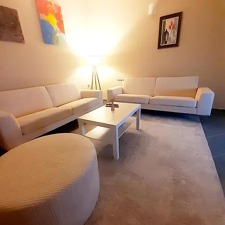 아파트 Centre Two Bedrooms 포드고리차